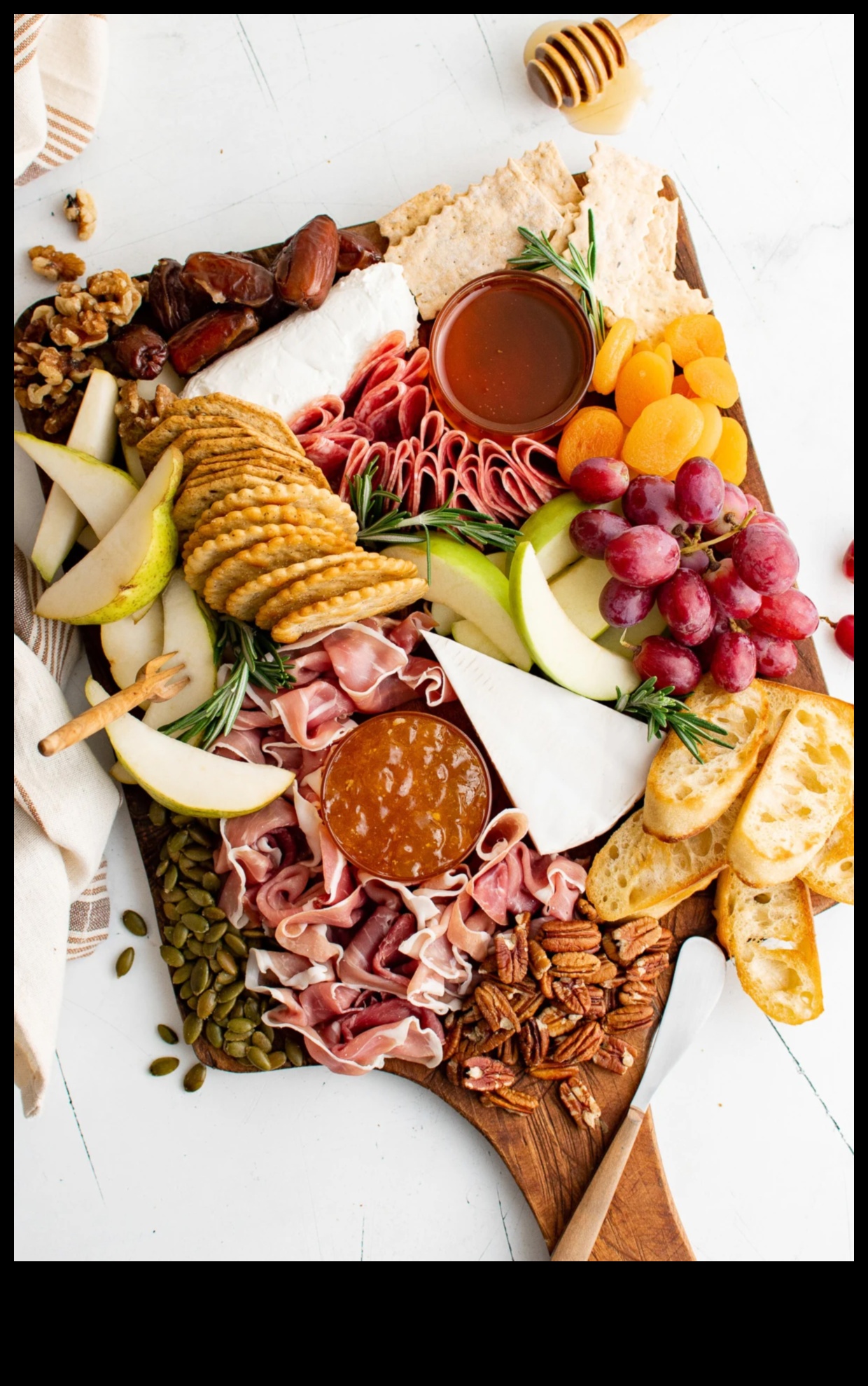 Kulinārijas izstrādājumi gaļas un siera dēļu izgatavošanai