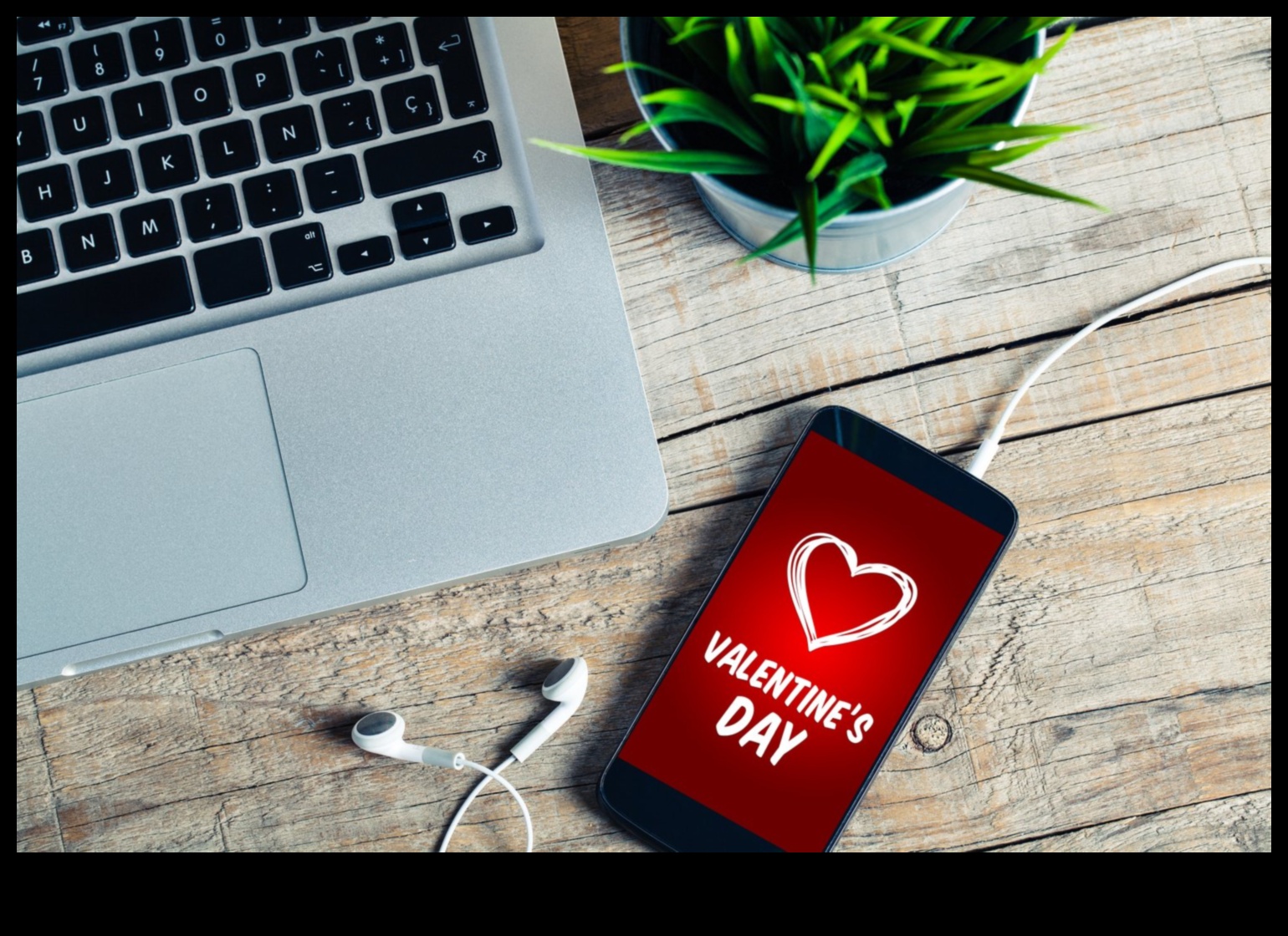 Tehnikas celmlauzis: jaunākās dāvanu idejas tehnoloģiju ziņā gudrai Valentīna dienai