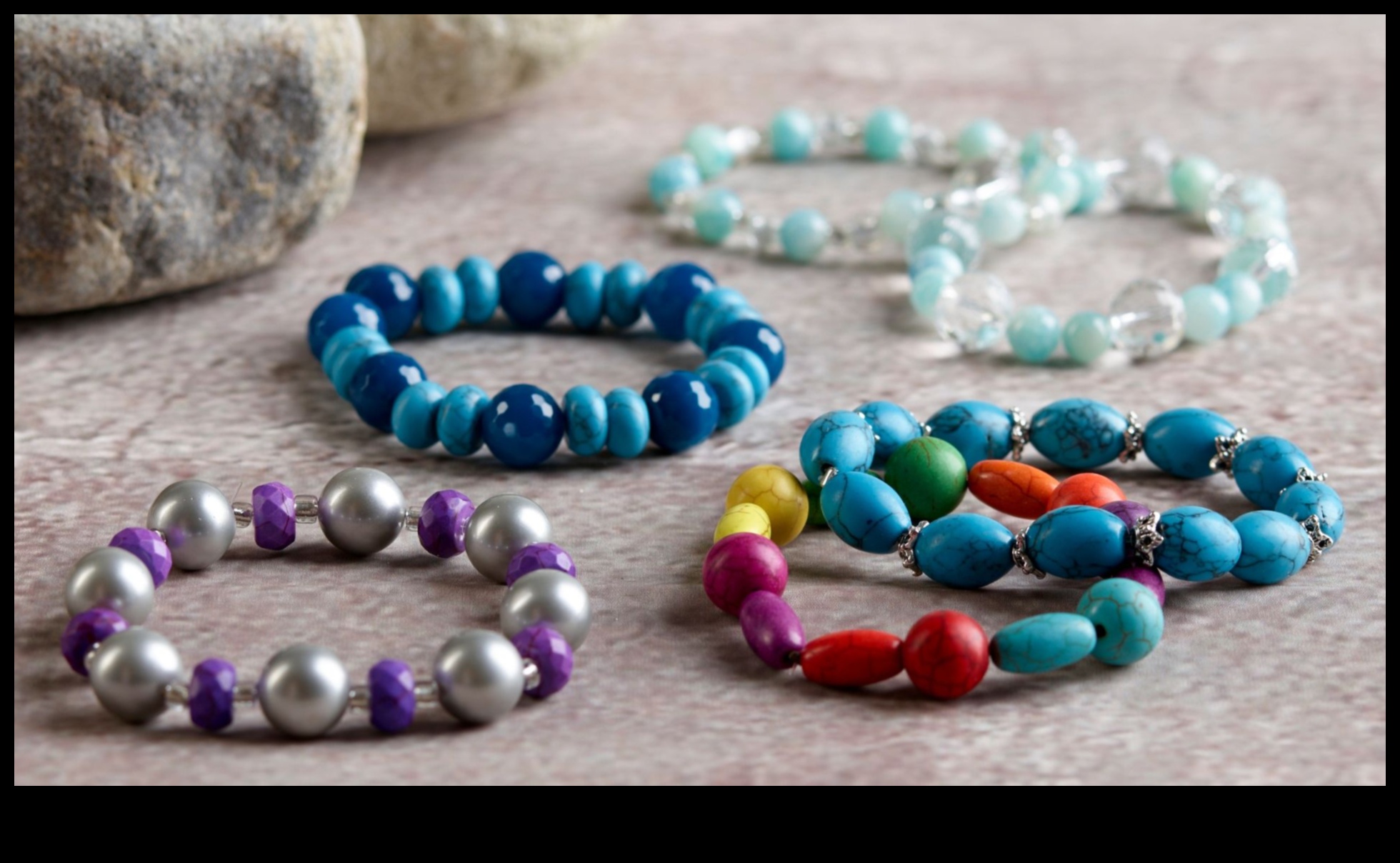 Beading Bliss: DIY aksesuāri ar rokām darinātu pērlīšu apdari