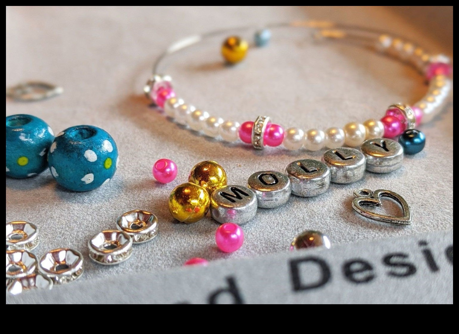 Beading Bliss: DIY aksesuāri ar rokām darinātu pērlīšu apdari