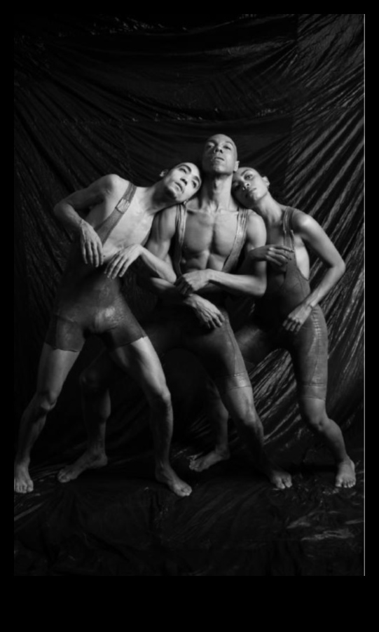 Melnā cauruma balets: graciozas kustības astrofizikālajā dejā