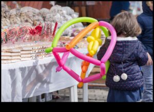 DIY bērnu balonu māksla: dīvainu darinājumu veidošana ar piepūšamiem priekšmetiem