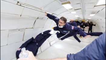 Bezsvara ceļojumi: uz nulles gravitācijas kosmosa kuģiem