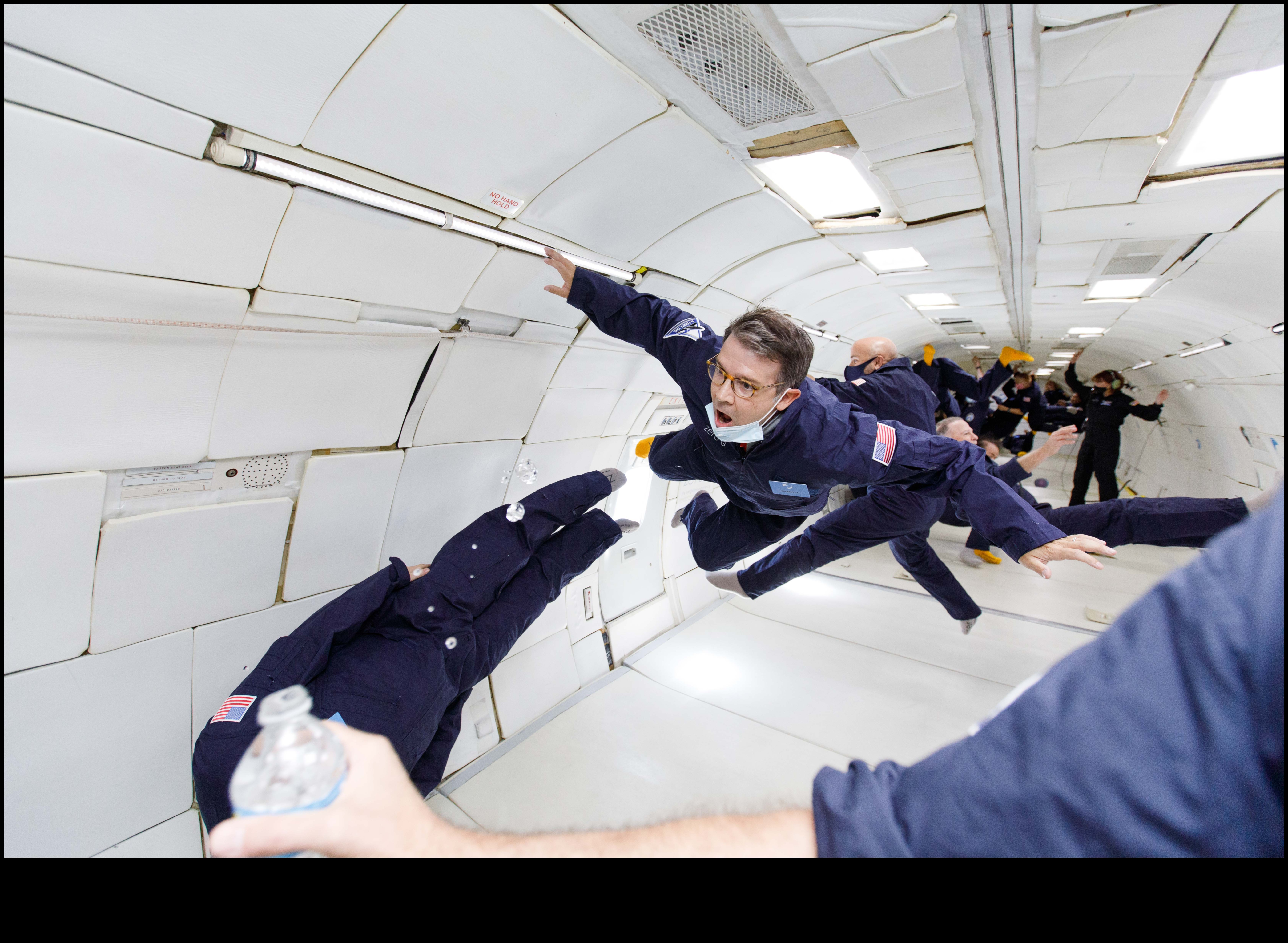 Bezsvara ceļojumi: uz nulles gravitācijas kosmosa kuģiem