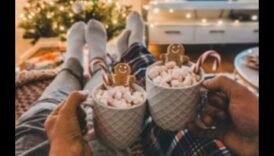 Mājīgs Ziemassvētku filmu vakars: DIY amatniecība svētku filmu maratonam