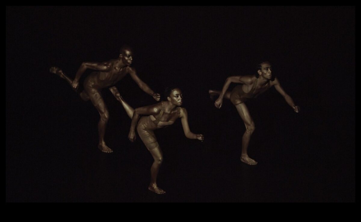 Melnā cauruma balets: graciozas kustības astrofizikālajā dejā