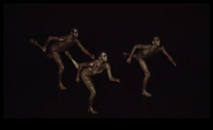 Melnā cauruma balets: graciozas kustības astrofizikālajā dejā